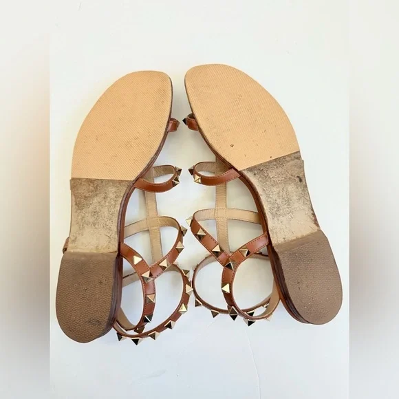 Valentino Garavani Brown leather Gold Rockstud ankle strap flat sandals EU 39.5 Sandals